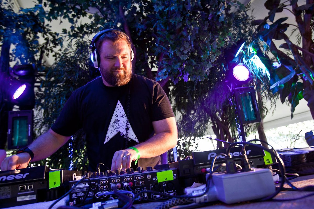 VCL_Clubbing's tweet photo. Claude VonStroke prese...-#VirtualClubbingLife #VCL #ClaudeVonstroke #deejay #Dimmish #d...-https://t.co/dmltP6GvE7 https://t.co/uznSAKta3P