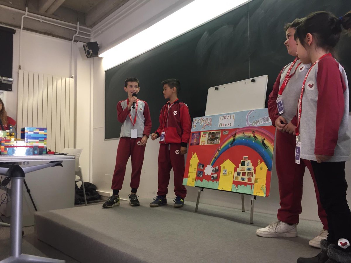 vedrunaartes's tweet photo. Els 4 equips de la #flljunior ja han exposat els seus projectes i mostrat les seves maquetes! Enhorabona per la feina feta!
#escolacompetent
#FLLUVIC
#intensament
#morethanrobots https://t.co/CNBaO7Fhkd