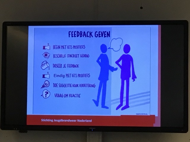 JeugdbrwNL's tweet photo. Waarnemen, beoordeling en feedback geven. Blijft altijd lastig? Goed om je bewust te zijn van hoe lastig je rol als jurylid is. Hoe zet je jeugd aan tot leren! https://t.co/eg6b6fdUDJ