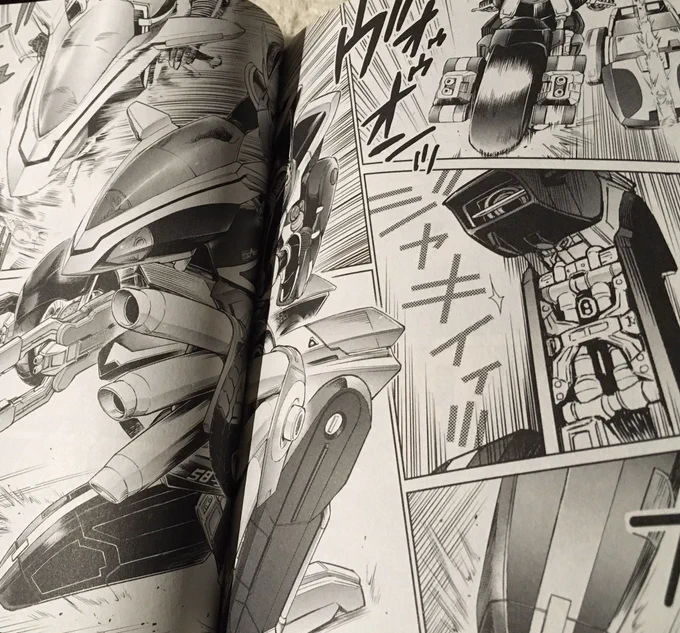 絵柄はあんまり好みじゃないけど
ライダーはカッコよく描いてる
既存のオルフェノクの出てくるシチュエーションが全然違うとリマジネーションって感じだな 