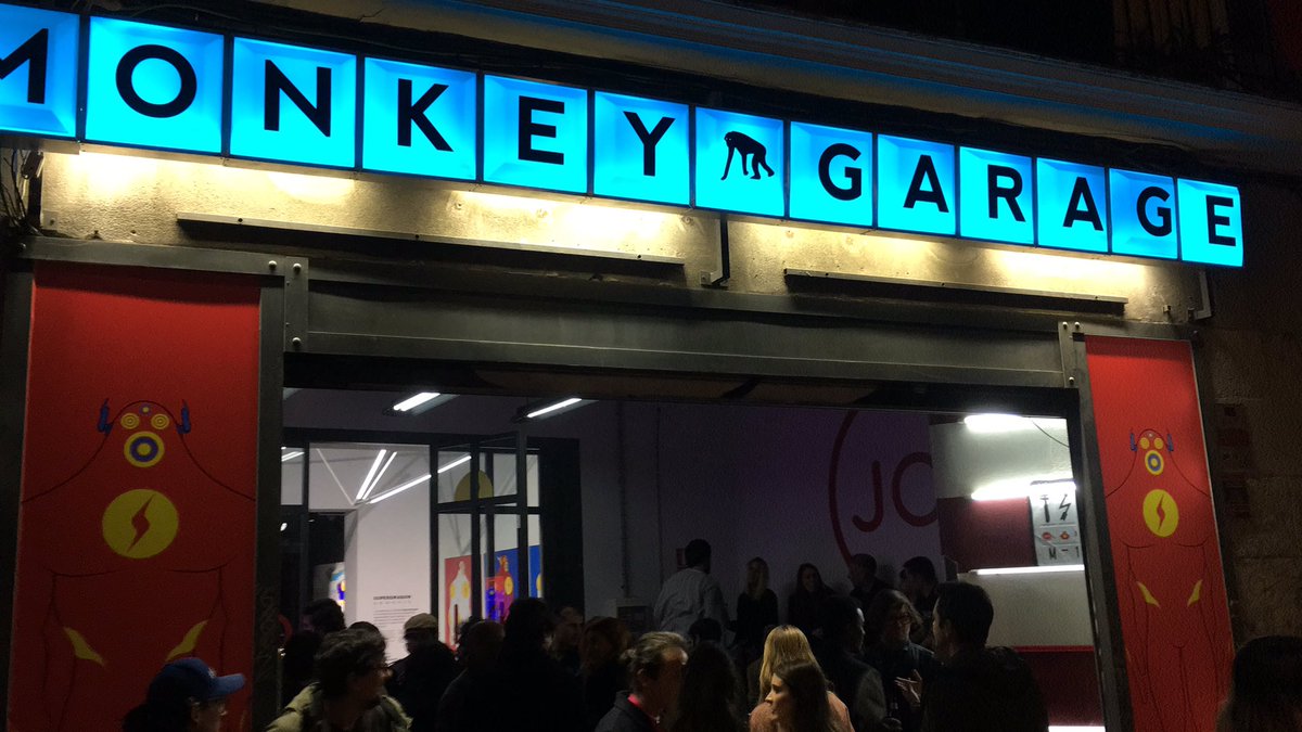 NachoEstrada78's tweet photo. Que bien lo pasamos ayer con los amigos de @PopCultureEs en la Expo de @InakiMiranda en el #MonkeyGarage. No perdérsela. Hasta el lunes la podéis ver. https://t.co/y1VnkU64aT
