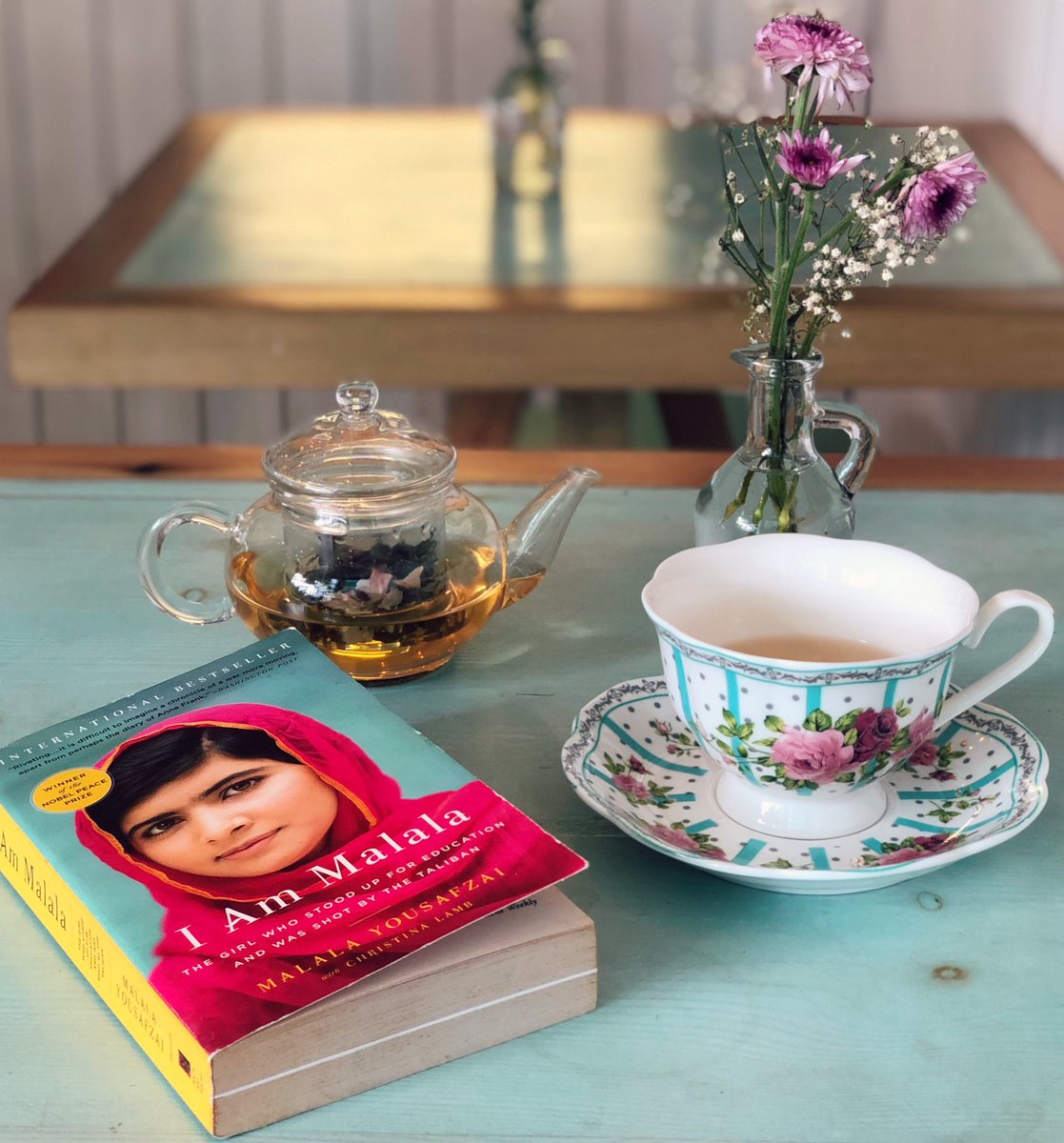 mewho_z's tweet photo. Saturday afternoon well spent, reading and sipping tea at a quiet corner. 
#WeekendRead https://t.co/xP9wgLIM2m