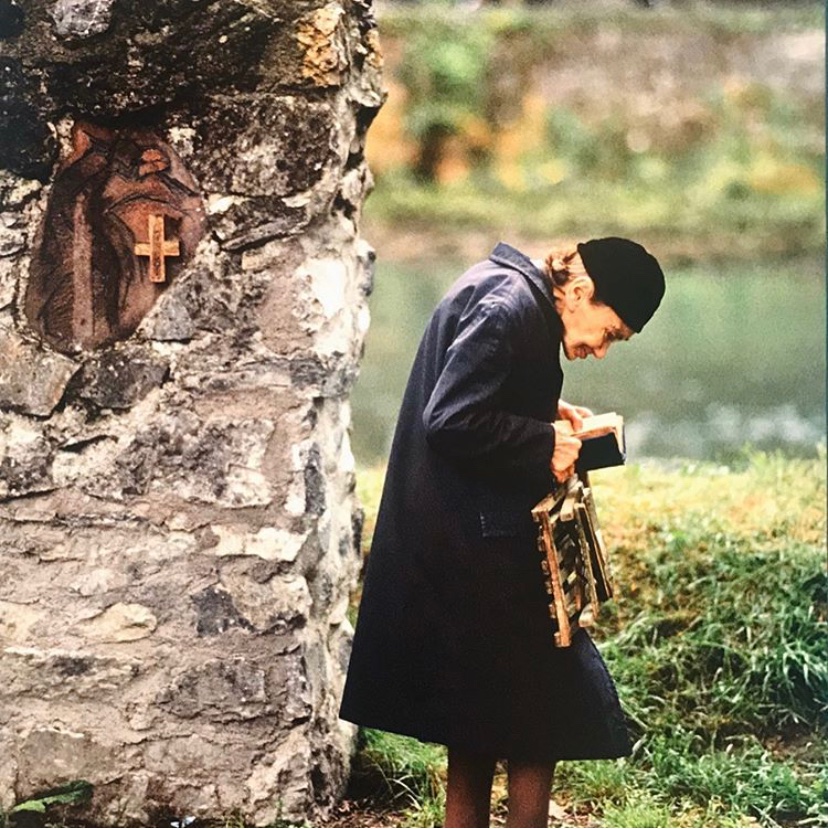Visit_Different's tweet image. #McCurryMonza | Giovani o anziani, ricchi o poveri, religiosi o laici; per chiunque e dovunque c’è un momento per la #lettura. Aspettando la riapertura di "Steve McCurry. Leggere" insieme a voi, continuiamo a condividere i vostri scatti 📸 Buon #weekend e... buona lettura! 📖