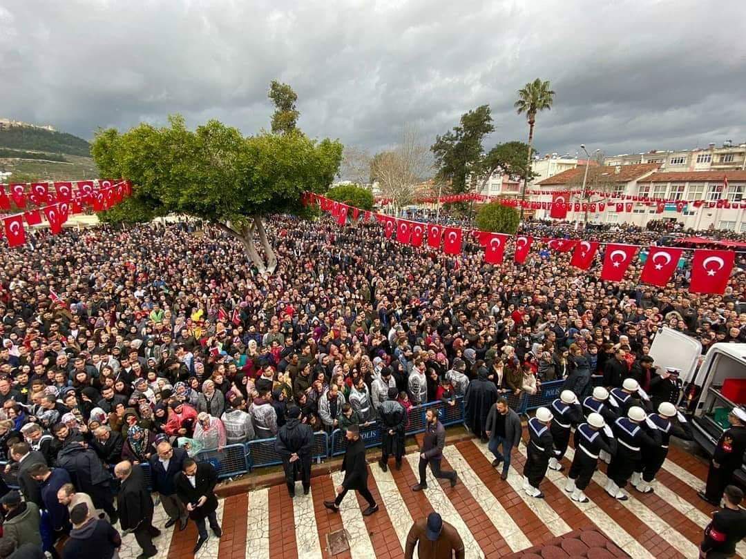 Silifke şehidini uğurluyor...
Hakkını helâl eyle şehidim!