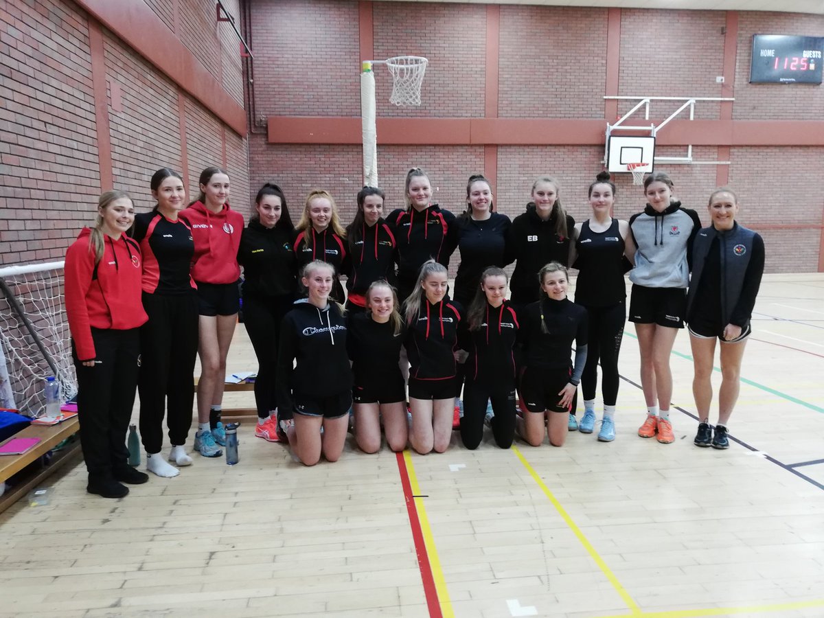 Anni_W1971's tweet photo. Wales Senior players, Bethan and Claire, chat to the Wales U17's squad ahead of their upcoming Netball Europe 2020 Tournament. @rhi_13 @emeredith1977 @JoanneJRicketts @keiraleigh27 @WelshNetball https://t.co/KJ5ZPRGSu7