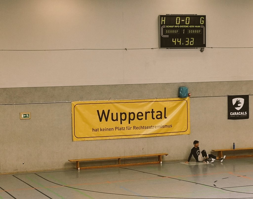 Liebe Grüße aus Wuppertal vom 2. DM-Wochenende der 2. Liga Open Nord! Wir starten mit einem 15:11 Sieg gegen Nullacht Münster im das Turnier! #fckafd