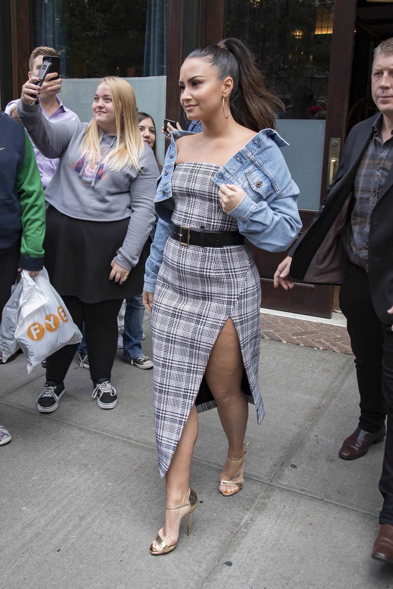 quackvato's tweet photo. remember when demi wore this and we all went wild https://t.co/bsdNRDaoHf