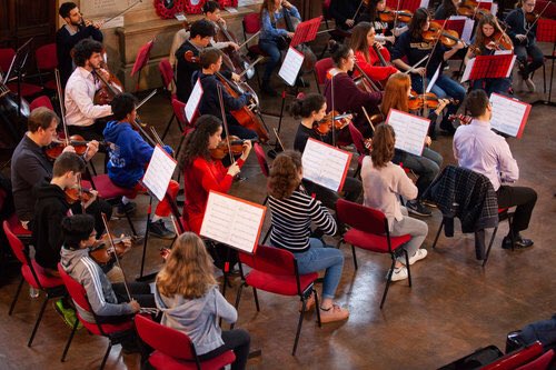 Know any young violin or viola players? We’d love to have them on our Easter course! There are still a few spaces left. More information can be found at marryatplayers.com. Brownies and fun guaranteed! 🎻
