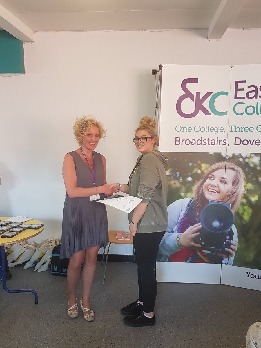 trowel63's tweet photo. Spin back Saturday! At the time level 1 diploma, Emily A, finished 3rd in the New entrant category at the South East SkillBuild heat 2017. π§±ππ·πΌββοΈπ₯ @FEBrooklands @BritainBrickMBH #skills #brooklandsbrick https://t.co/ysShf28Bo2