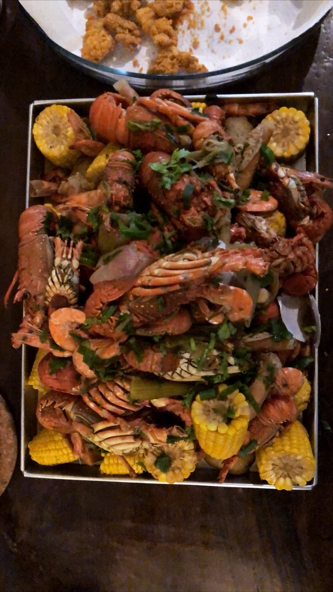 AmmarshaR's tweet photo. Cookin’ some Cajun style seafood with da boyz @etalks_podcast. We’re tryna replicate the left... and the right is our result. Not bad, I guess. https://t.co/OvYpQ4xdym