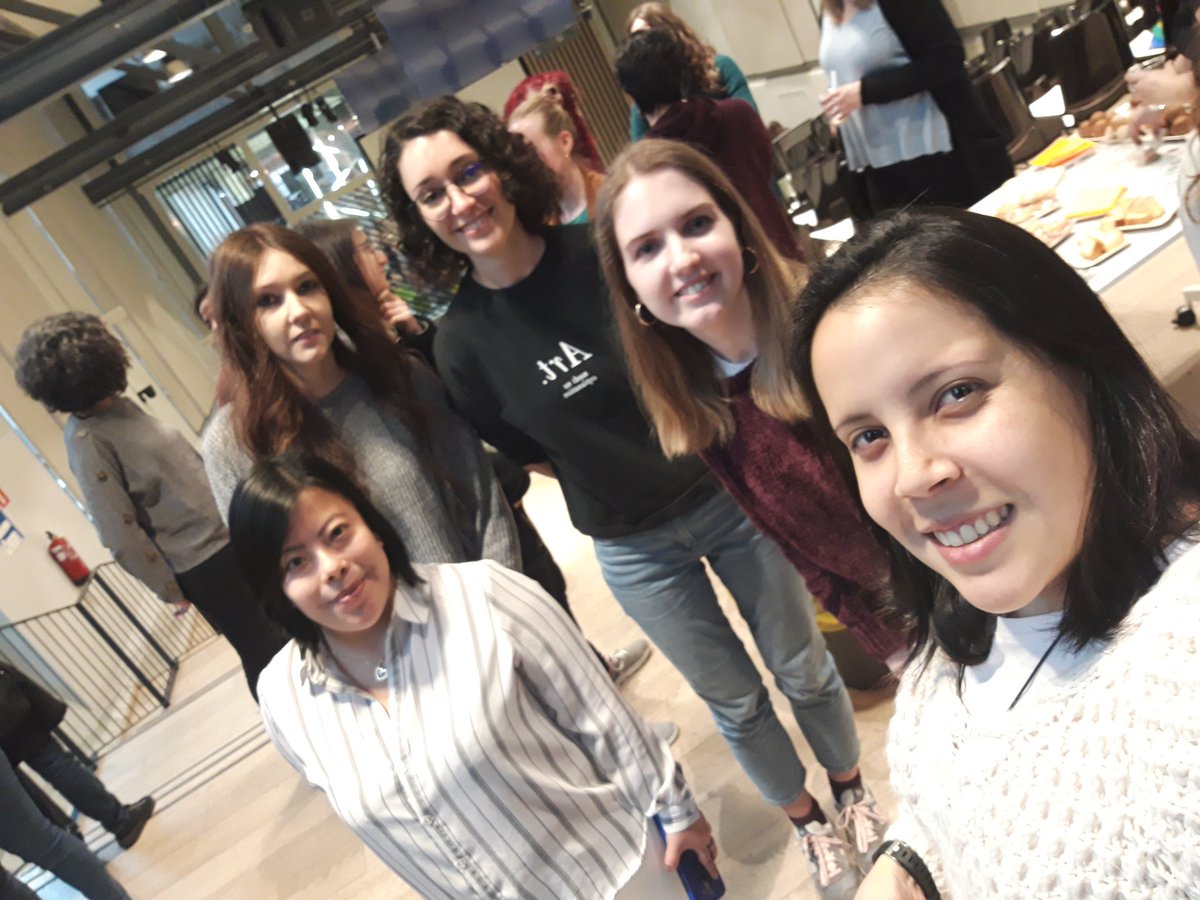 En el descanso con mis super compis @mariaal_dobos <a href="/de_lomana/">maria garcia de lomana</a> @ultrasonika86 @lz_bht en el <a href="/NodeGirlsMadrid/">Node Girls Madrid</a> compartiendo un rato! #NodeGirlsMadrid #PromoHamilton <a href="/Adalab_Digital/">Adalab</a>