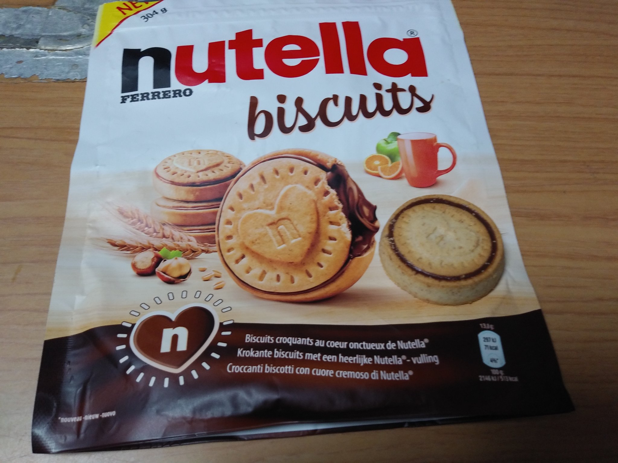 いず バレーlove これ イタリアのコンビニでどうしても食べたくて買ったヌテラのお菓子 日本でまだ見たことなくてかさばるけど持って帰ってきたやつw めちゃくちゃ美味しくて大事にちょっとずつ食べたw 美味しかった 最後の1個食べちゃった 日本