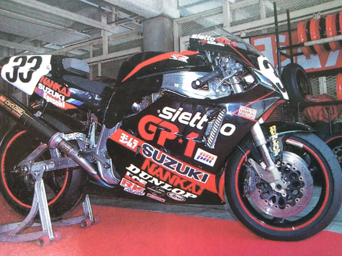 92年型ヨシムラGSX-R750です。今季から水冷エンジンが投入されました 