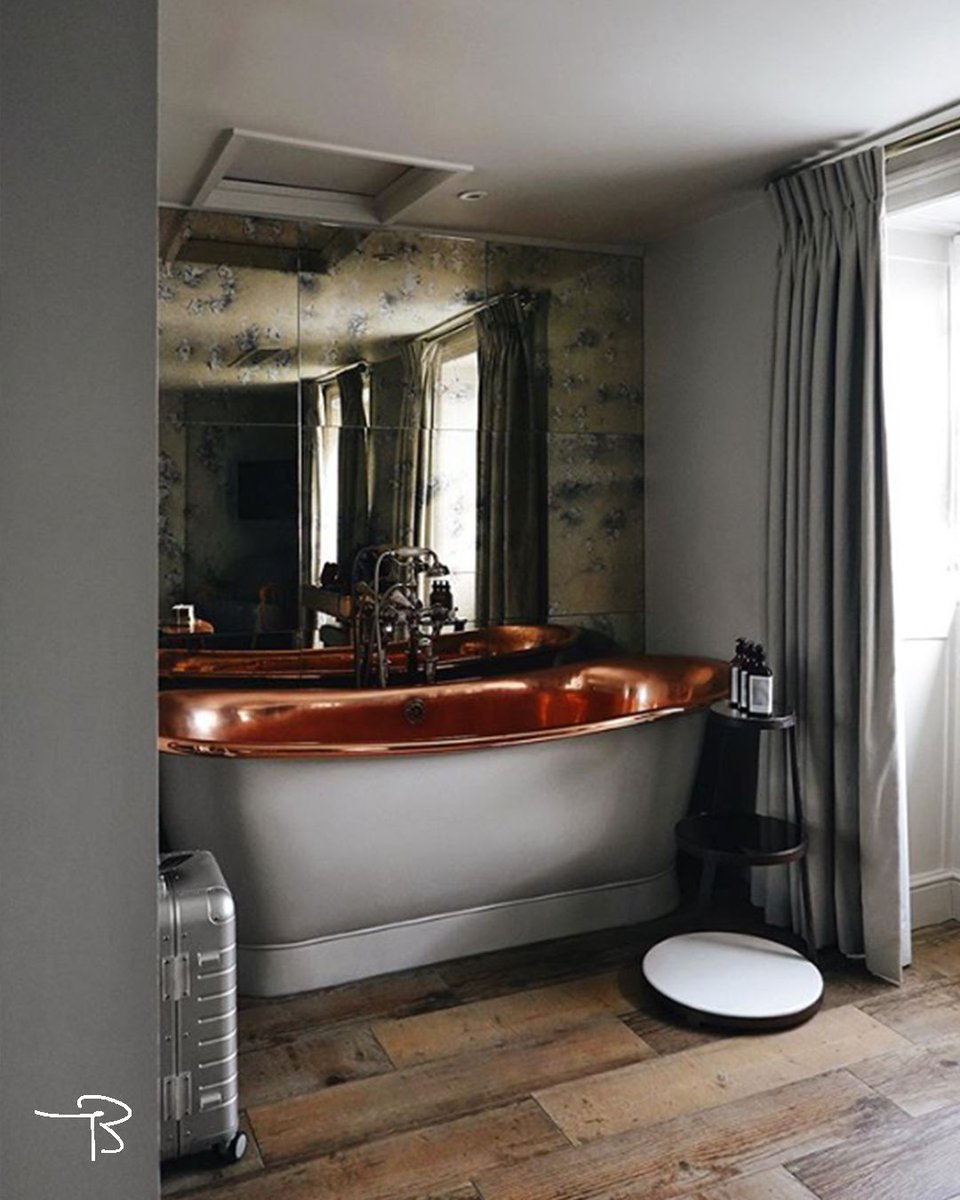 Starting the honeymoon early in one of our river rooms 🛁 #BinghamRiverhouseWeddings

📸: @Kseniaskos