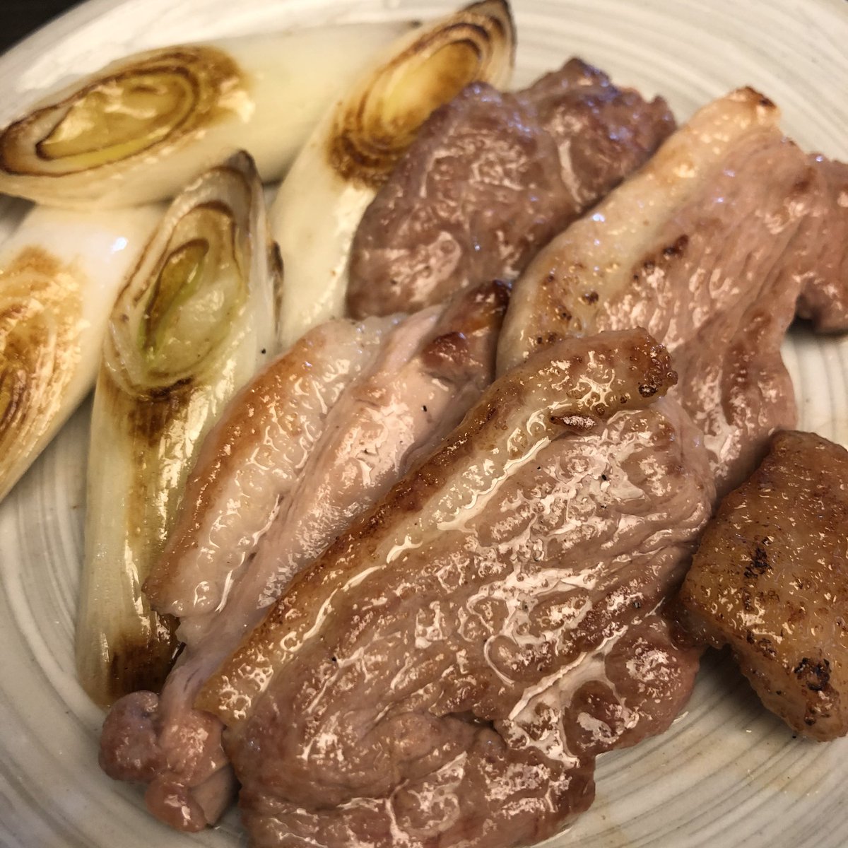 rakugodehashian's tweet photo. 今日はランチ営業が無かったので、
近所の蕎麦屋の名店、やぶそばに行きやした(社員2人で)

そばつゆはめちゃくちゃ濃い目なので、ちょっとだけ蕎麦につけるくらいでいい。
つけすぎると味濃くて蕎麦の香りが無くなっちゃうね。うん。 https://t.co/7aaLkxn52U