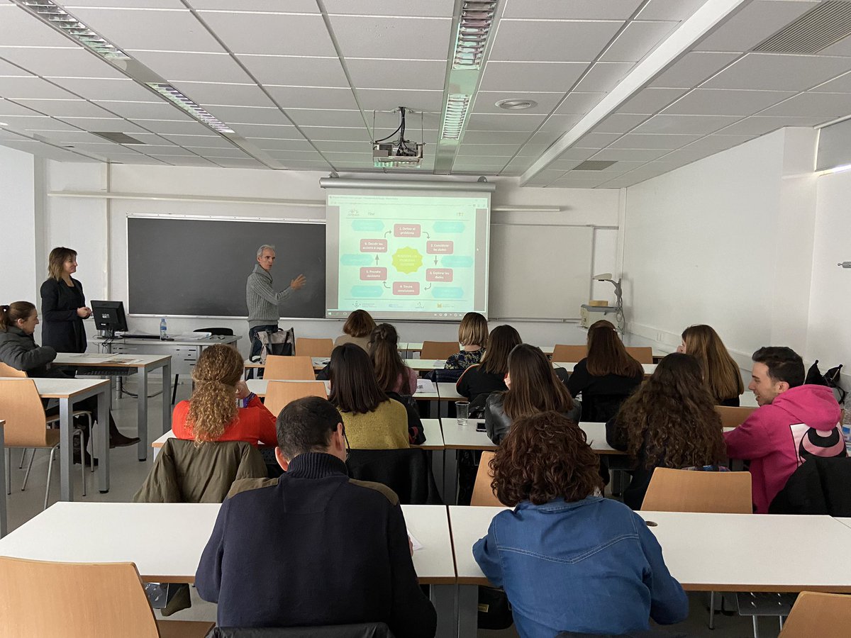 Compartiendo casos reales sobre cómo trabajar el análisis de datos en las aulas de primaria con dos excelentes profesores Sílvia Cierco de Claver i Jordi Espasa de Maristes <a href="/COnTic15/">COnTic</a> <a href="/IceUdl/">ICE UdL</a> <a href="/FEPTS_UdL/">Facultat Educació,Psicologia,Treball S. de la UdL</a> <a href="/maristeslleida/">Maristes Lleida</a> <a href="/JesuitesEdu/">Jesuïtes Educació</a>