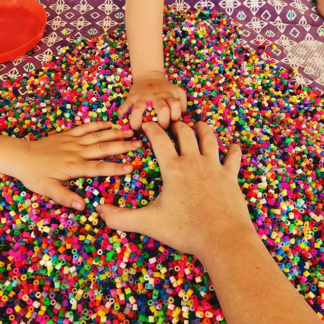 BabyTete_'s tweet photo. Tiempos de diversión 🥰🥰👧🏻👧🏻
.
.
.
#hamabeads #tiempofeliz #happytimes #manos #hands #colores https://t.co/XuHmjb99KK