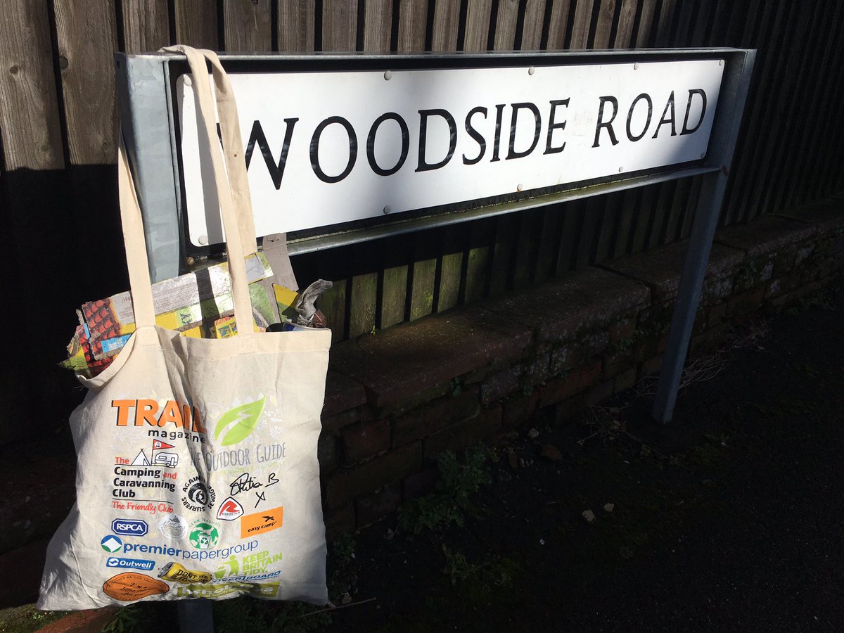 JakesyPenney's tweet photo. A bag of litter collected from Woodside Road/Quarry Hill #tonbridge as part of @LKickers #litterwave #getinvolved @KeepBritainTidy https://t.co/croLKGX2D7
