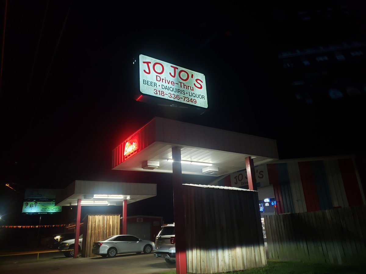 soulfoodscholar's tweet photo. Signs that I'm in #Louisiana: #drivethru liquor stores specializing in #daquiris. https://t.co/jDywDUP3XN