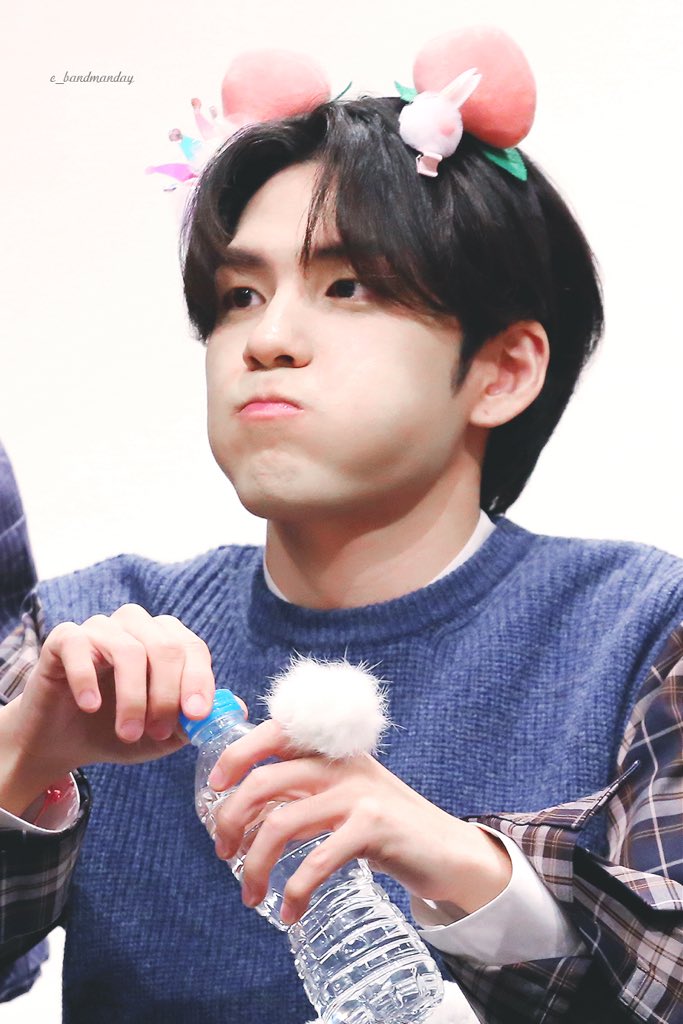 ↳ °˖✧ day 60 ✧˖°can’t believe it’s already march tmr... i missed idol radio today bc i fell asleep after lunch so my sleep schedule is messed up again but it’s ok,, one month closer to day6 comeback ♡