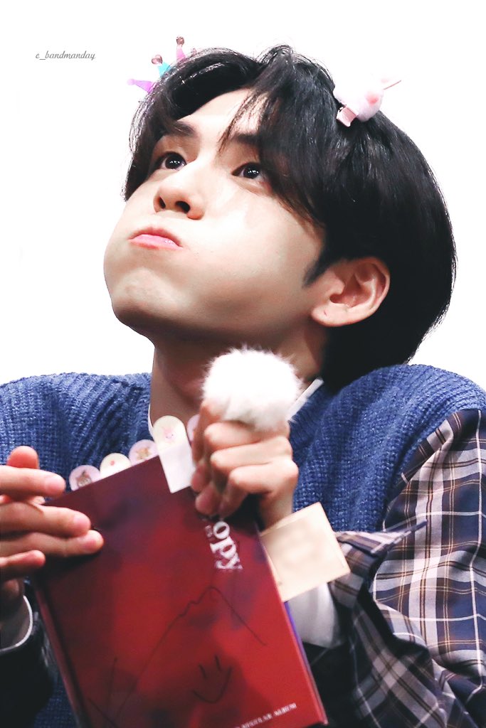 ↳ °˖✧ day 60 ✧˖°can’t believe it’s already march tmr... i missed idol radio today bc i fell asleep after lunch so my sleep schedule is messed up again but it’s ok,, one month closer to day6 comeback ♡