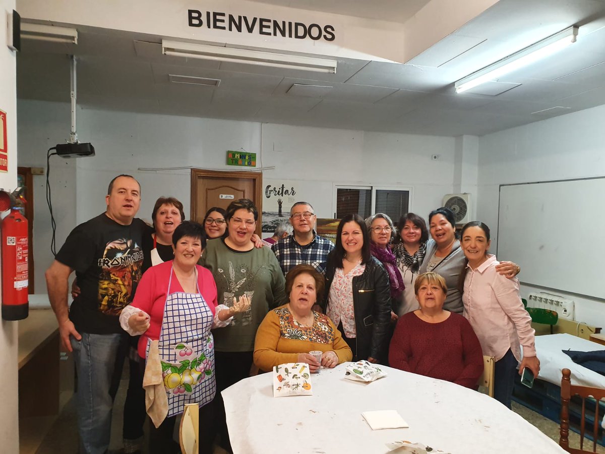 psoeburjassot's tweet photo. #LlocdeVida #Burjassot trabaja la labor de ayuda social y formativa con emigrantes, niños y adultos. Hoy han celebrado su jornada festiva con chocolate y buñuelos. Gracias por vuestra labor y, por supuesto, que hayáis querido compartir vuestra fiesta con nosotros #Solidaridad https://t.co/BXpmoaypa9