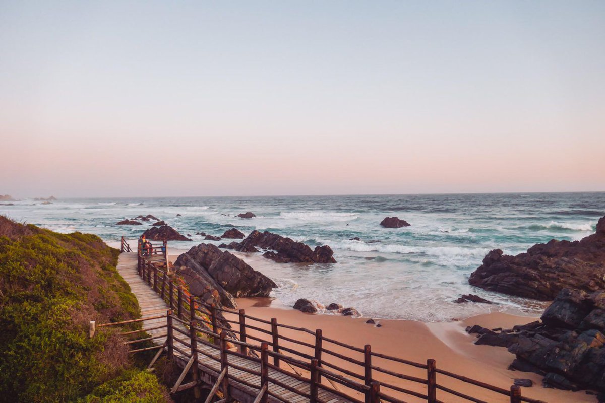 Once a beach lover, always a beach lover...there's a reason I wrote this post first after my trip to #SouthAfrica 🏖️
Beautiful Beaches in Knysna: Sand, Sea &amp; Sunsets | Champagne on Arrival buff.ly/3c5pjeo <a href="/visitknysna/">Visit Knysna</a> #ExploreKnysna #beachlife