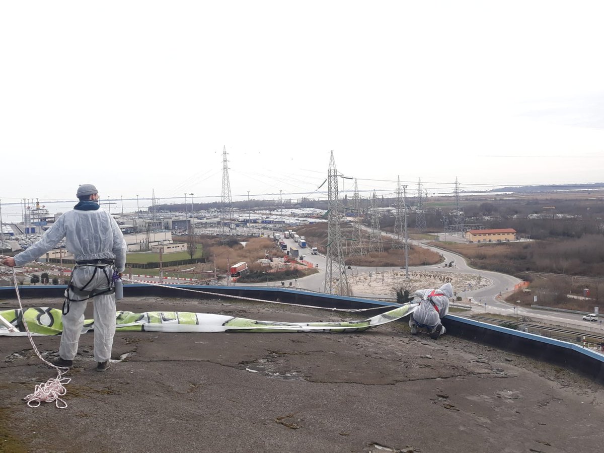 global_project's tweet image. Since this morning climate activists are blocking a coal based plant. Some of them climbed the top of the building. 
Reconversion to gas will be completed within 2023 but it is not a solution to climate emergency #KeepItOnTheGround 
#endcoal #endfossils