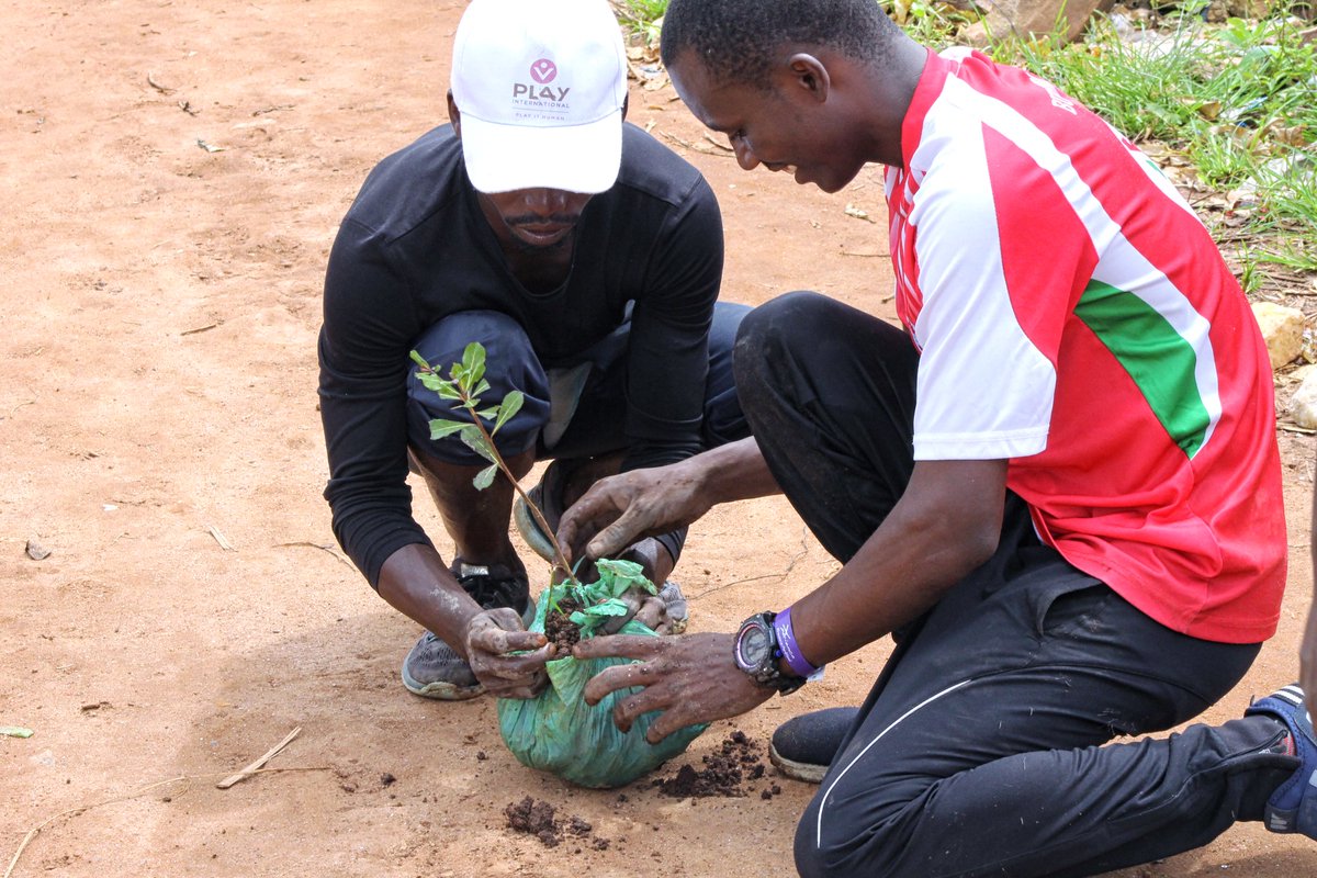 A Tree, a Machine and Natural Climate Solution. Let's plant and take care of it.

#1MillionTrees2020
Together for a better Planet

@_carbontiptoes @ElmGrace @UEauBurundi @10Bill_Strong @unhabitatyouth @BurundiEco @akezanet @StonebridgeLock @YBurundi @UNYouthEnvoy @UNFCCC
