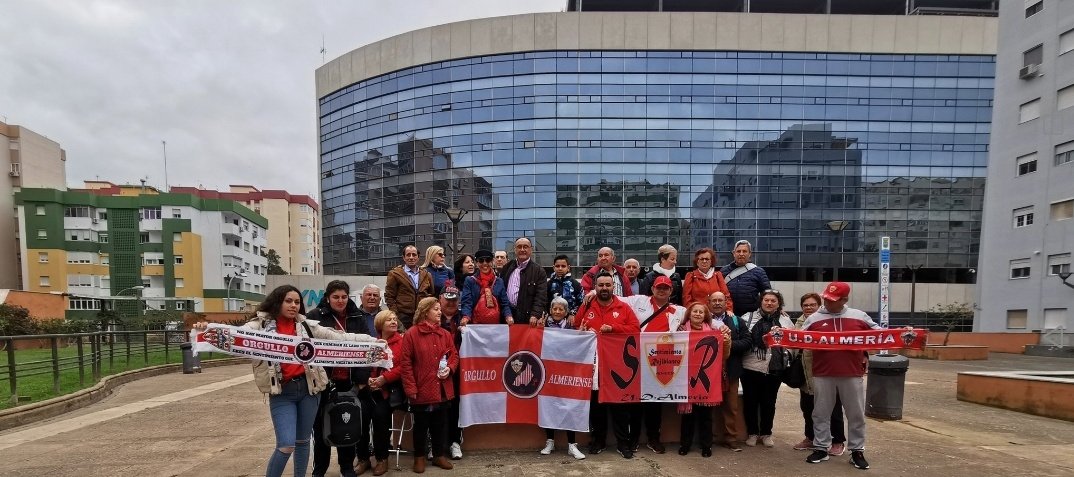 TS____22's tweet image. Cuando lo pides por Amazon Vs. Cuando te llega: