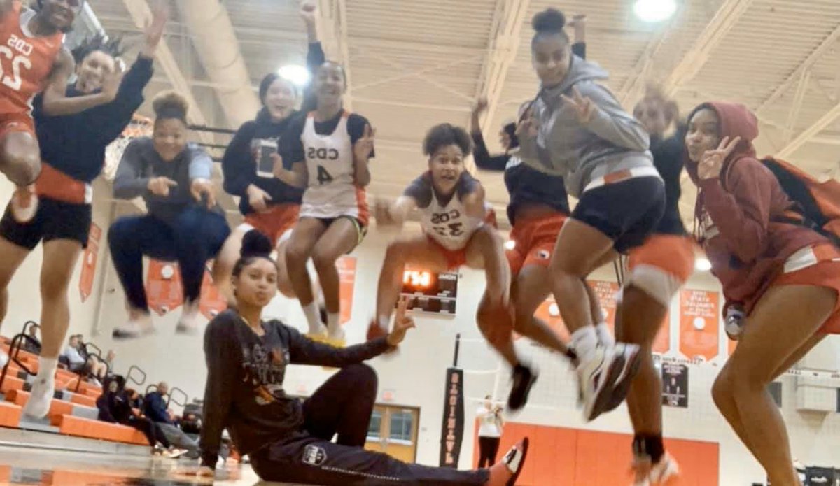 jayandmandee1's tweet photo. Excited for this crazy group right here 💪🏼🦅🏀 State Championship LETS GO!! @AryanaDizon https://t.co/mu8RCjBfpW