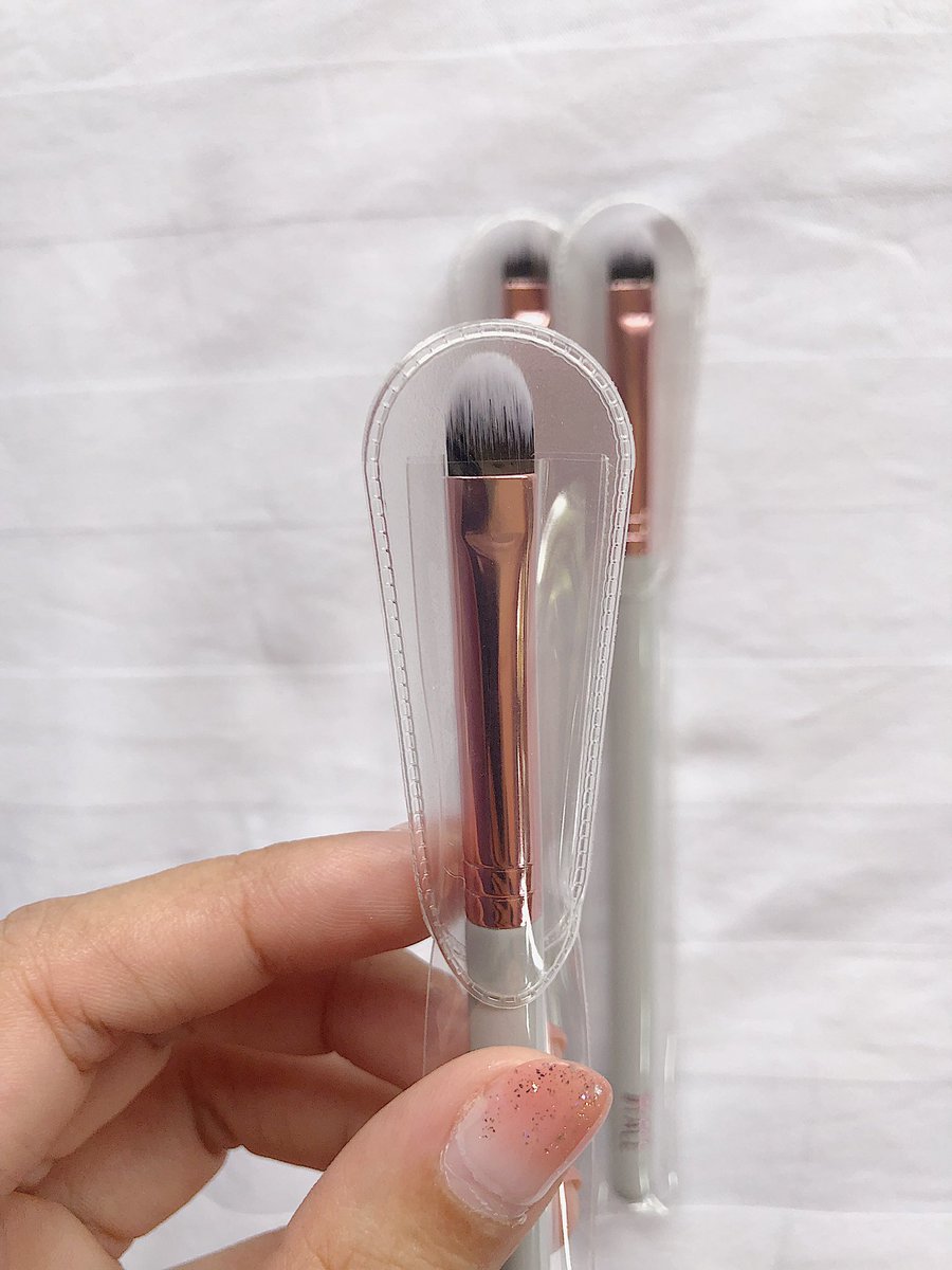 reallllweirdo's tweet photo. ✨#พร้อมส่ง / #rwd_instock ✨    
#7face make up brush - 326 Small Concealer
ราคา 170
ค่าส่ง 30/50

#พรีออเดอร์เกาหลี #หิ้วเกาหลี #รับหิ้วสินค้าเกาหลี #เครื่องสําอางเกาหลี #ชี้เป้าโปรถูก https://t.co/DVa8mubUCn