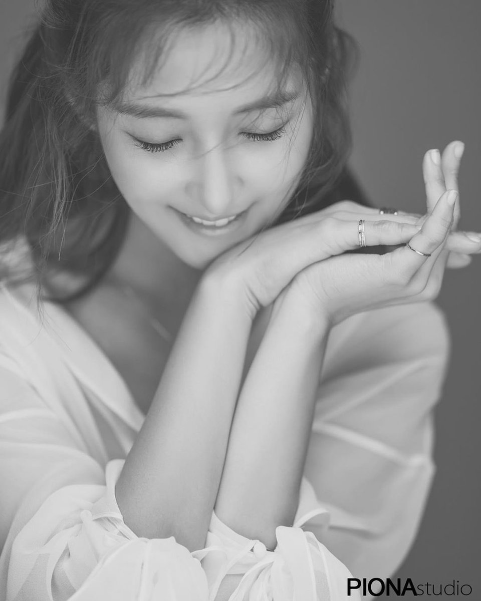 tracesof4minute's tweet photo. Jihyuns beauty really is out of this world 😍 https://t.co/WMMHCFTXXS