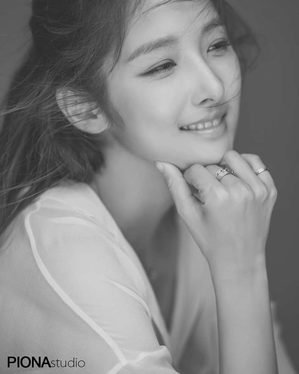 tracesof4minute's tweet photo. Jihyuns beauty really is out of this world 😍 https://t.co/WMMHCFTXXS