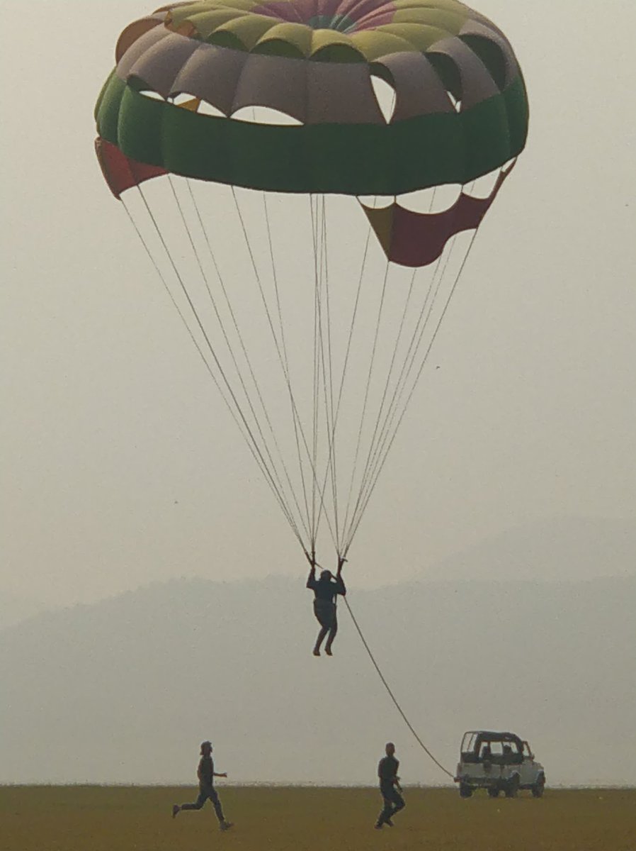 LaGravitea's tweet photo. #Adventure #Tourism #Festival by #EastSinghbhum Dist. Admn. made the day for Jiya, Gracey, AviRyan who were the first to reach at #Bhadodih for #ParaSailing  &amp; at #DimnaLake for #Kayaking #RingoRide #Zorbing on Feb 29, 2020. A great effort by @DCEastSinghbhum for #Jamshedpur. https://t.co/B8TkjcGxel