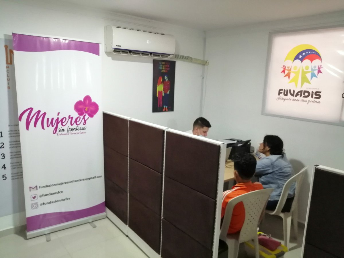 LuisMenesesVzla's tweet photo. Con éxito se realizó la brigada de salud d @FundaMSFCV en el centro de atención y orientación al migrante de @FuvadisDDHH con el apoyo de @Americares @CPazaporte y el equipo de migración y salud de @UninorteCO @UninorteSalud se atendieron más de 100 mujeres migrantes venezolanas https://t.co/yvVqOhqriQ