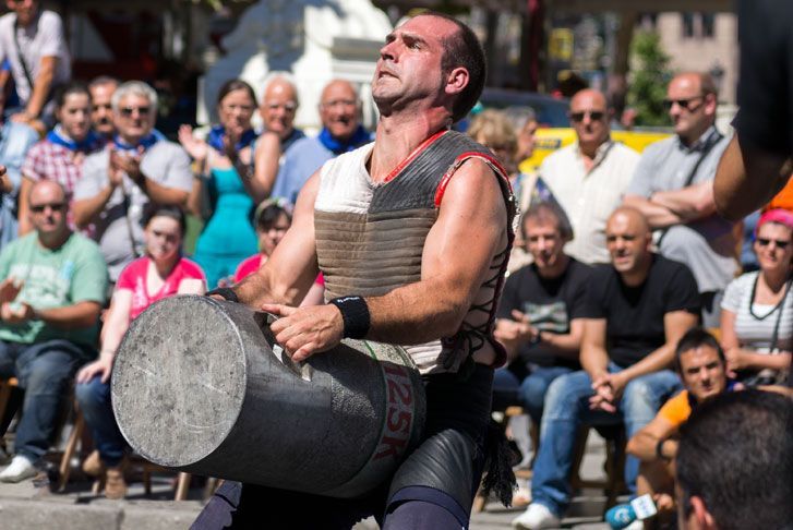 Corte de troncos, levantamiento de piedras y mucho más -> descubre el deporte rural #vasco #herrikirolak buff.ly/2LNcDfg  #Euskadi #PaísVasco <a href="/i_Euskadi/">Visit Euskadi</a> <a href="/DptoTurComCon/">Departamento de Turismo, Comercio y Consumo</a> <a href="/bilbaoturismo/">Bilbao Turismo</a> <a href="/visitbiscay/">VisitBiscay</a> <a href="/SSTurismo/">Visit San Sebastian</a>