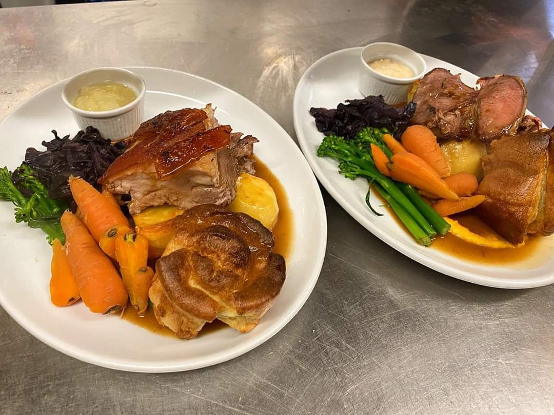 QueenEdithPub's tweet photo. Sunday is fast approaching. Get yourself booked in for one of our amazing roasts! #topsideofbeef #porkbelly #veggiesalsowelcome
Call 01223 244536 or book over the bar with a member of staff!!
See you Sunday๐ฝ๐ท๐ฎ๐ฑ https://t.co/jNHL8ZaYvr