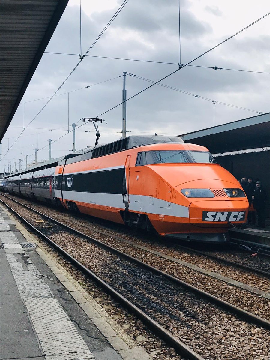 PATRICK EST LÀ ET VOUS AUSSI !!!  🧡
En gare de Paris Lyon jusqu’à mercredi 👌🏼 

Profitez en...ça ne va pas durer 😉

#AuRevoirPatrick #TrainsExpo #RailShow #PatrimoineSNCF #SNCF