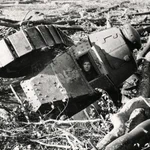 戦車が溝にハマった結果？操縦士の表情が凄い哀愁漂ってる!