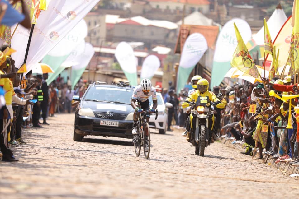 ER8fVsvWkAAEzsJ?format=jpg&name=medium