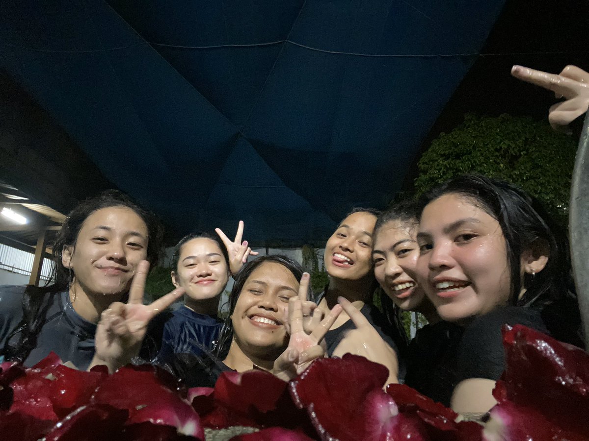 CoronaNish's tweet photo. kahit na malayo pumunta padin kayo❤️ love you all😘 https://t.co/PXRfYFR4rf