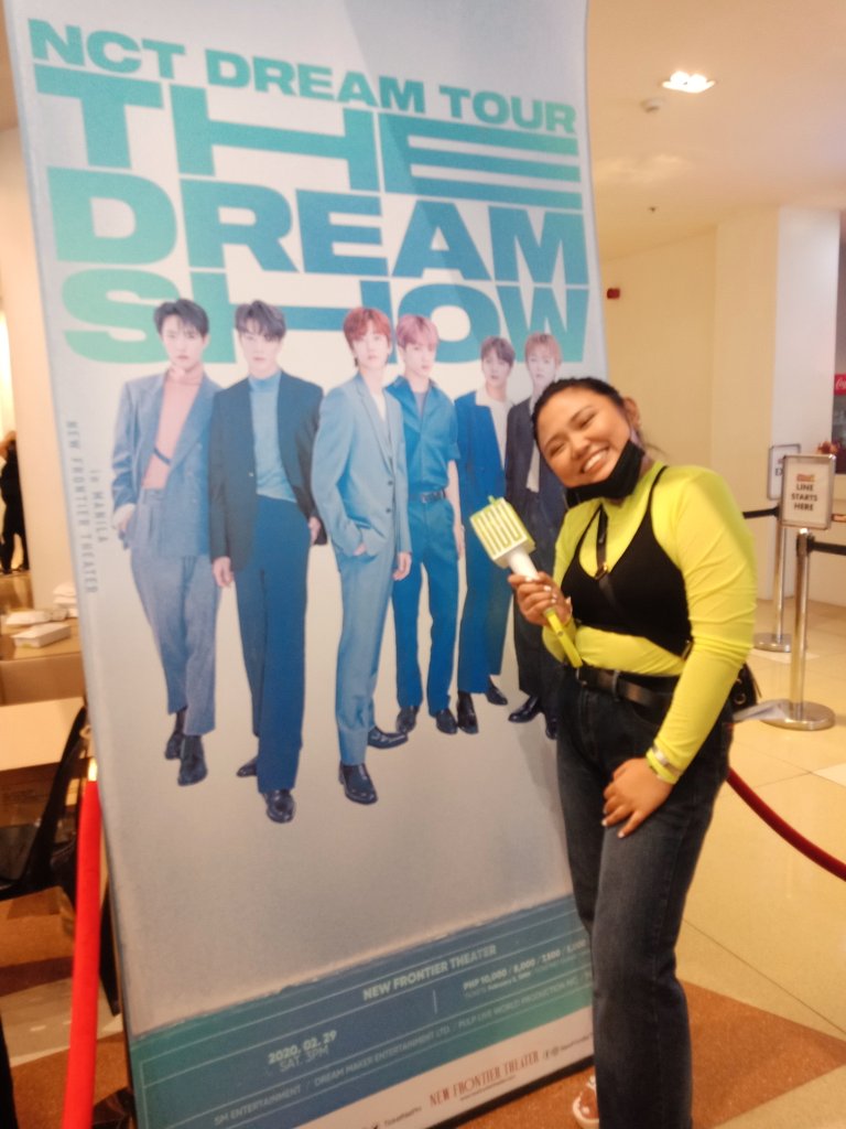 jovanessaaa's tweet photo. a gift for myself for thesis-ing for 2 weeks (and to motivate me with thesis na rin haha)!!

so today i met again the six boys i love the most!!!!!! 🥺💚😭 nct esp dream really has my heart period. 

#NCTDREAMSHOWinMANILA 
@NCTsmtown_DREAM https://t.co/eQceOPaTX1