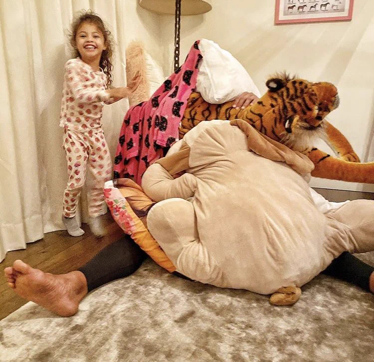 見た目は筋肉隆々で怖そうだけど？娘と遊んでいる時はカワイイロックwww