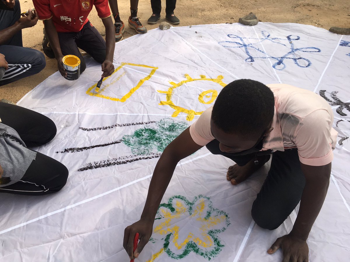 dheenylkhair's tweet photo. Members of @ABUPloggas and @bfpinitiative decorating the parachutes for climate with support from @motherearthmep to mark the #DecadeOfAction working #ForPeopleForPlanet

#BFPinitiative #USDGs #ClimateActionNow https://t.co/g0KHshgD0q