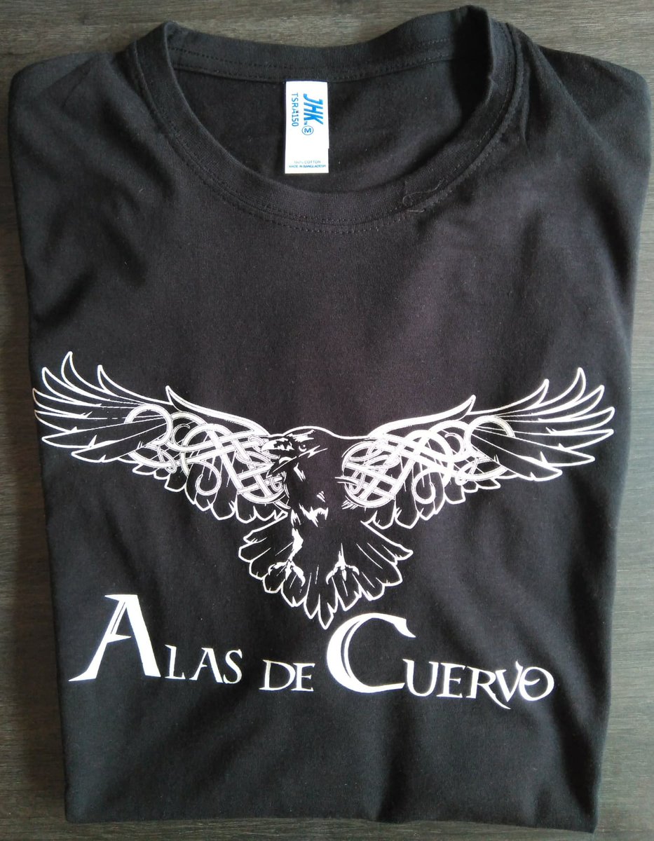 AlasCuervoMetal's tweet photo. Hoy antes del concierto os traemos un anuncio que nos hace mucha ilusión, acabamos de hacer las camisetas de Alas de Cuervo podeis haceros con la vuestra en el concierto de hoy! https://t.co/xXGKn3s6yM