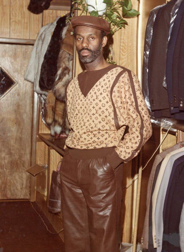 Ppl got rich inadvertently off the crack epidemic. Dealers all over NY came to buy Dapper Dan’s clothes. Boosters, like the Lo-Lifes, were incentivized to steal bc of the money coming into their neighborhoods.
