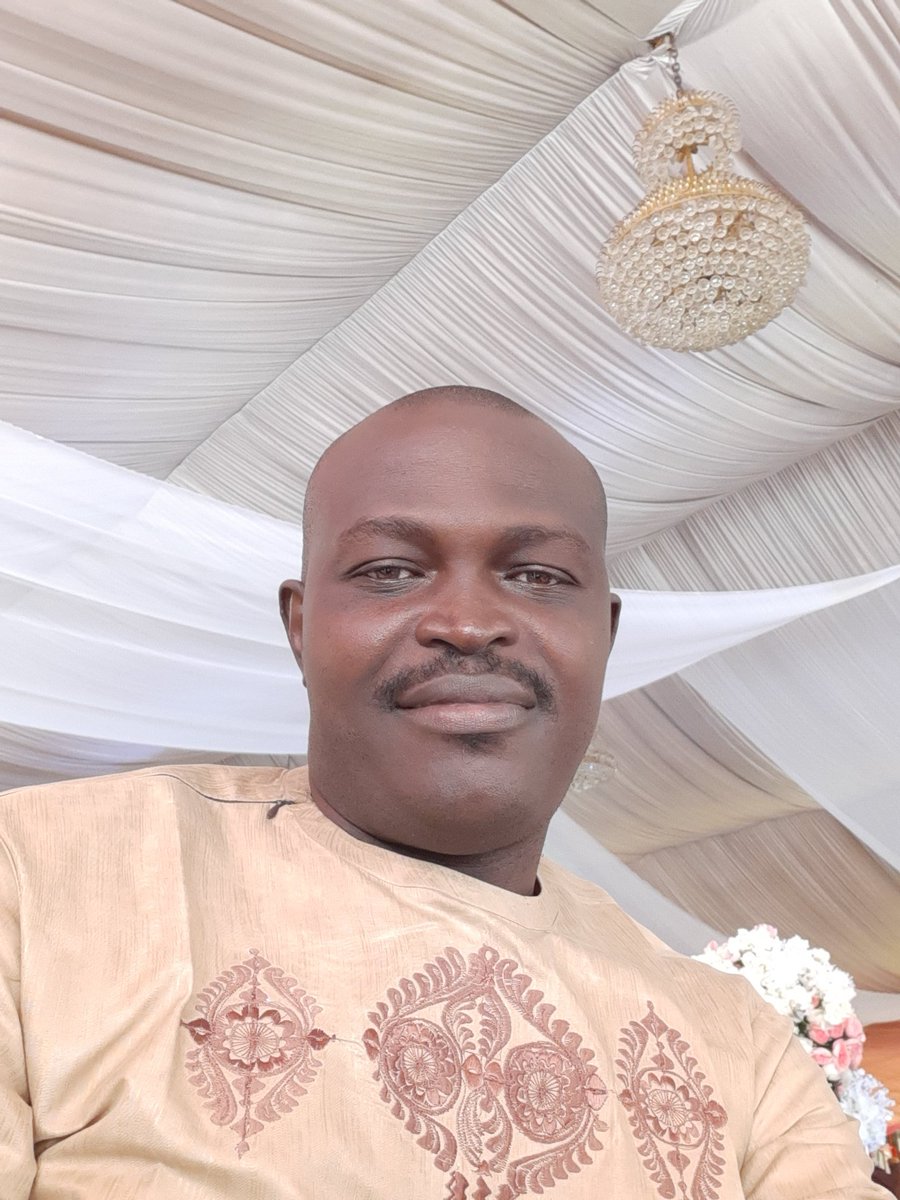 OkporEmeka's tweet photo. We don comot for Cemetery enter wedding

Man no go kill himself

Love is in the air 😘😘😘😘😘 https://t.co/dzoyh8cf0q