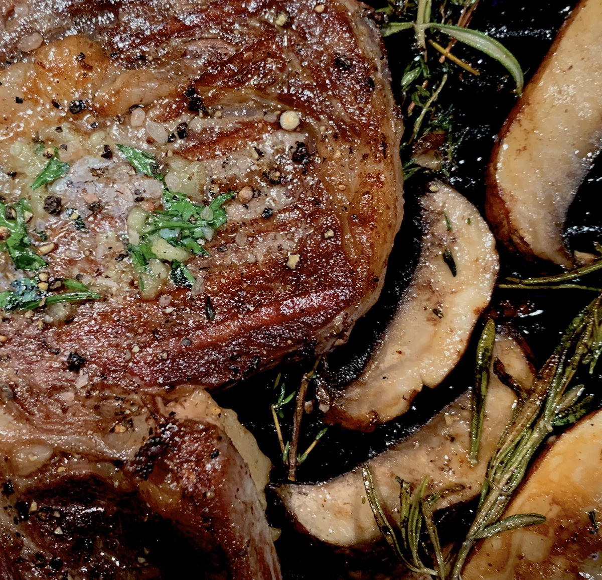 CountryCrestFS's tweet photo. 2 x Cowboy steaks β¬10.95
From our own Country Crest Farm in Lusk. #Local #FullyTraceable #RearedWithCare
#SteakSaturday #CountryCrestSteak https://t.co/cAwfIG6F20