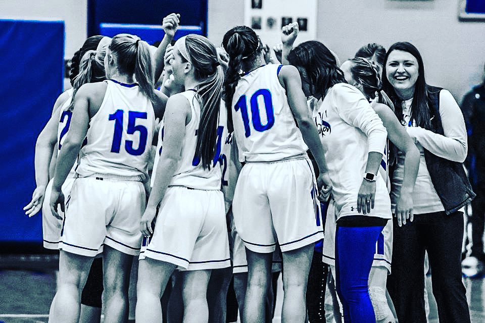 fmladyjetsbb's tweet photo. WAKEUP! It’s CHAMPIONSHIP Saturday! ✂️

v. Ft. Loramie
3pm @ Troy HS 
@WTGR975 

#inittogether #playwith💙 #beafighter💪🏼 #GoJets https://t.co/YXSX2VwhQE
